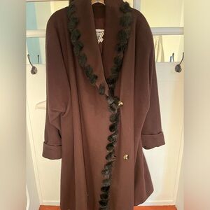 Gorgeous swing wool coat w fur detail trim. 18 plus Sz.